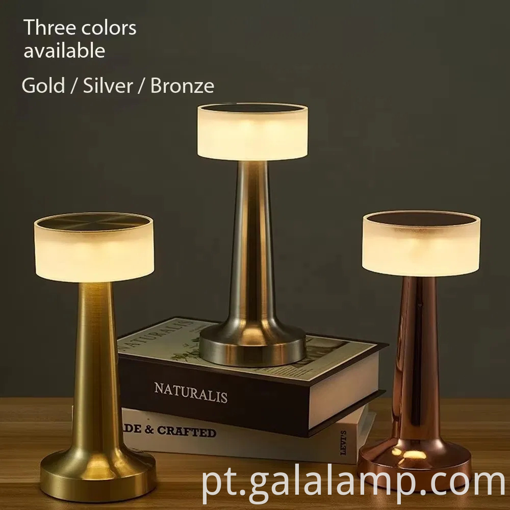 Lâmpada de mesa de ferro forjada elegante com carregamento USB conveniente